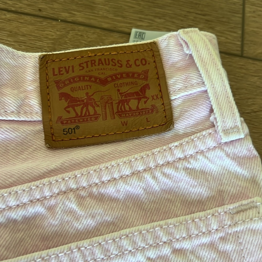 Pink Levi’s - Picture 4 of 6